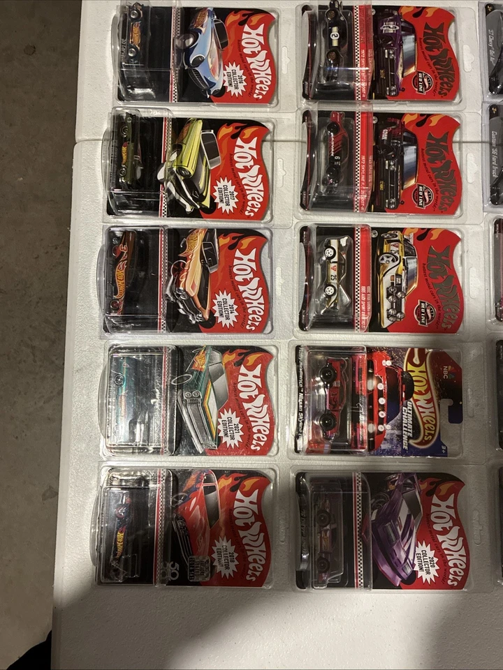 Hot Wheels RLC Mix Lote De 15 Bellezas Para Añadir A Tu Colección Con Protectores Foto 2 de 3