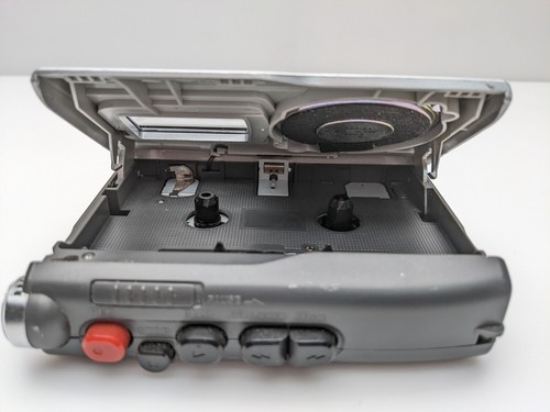 Original Sony TCM-150 Handheld Cassette Voice Recorder schaltet sich ein Beschreibung lesen! - Bild 10 von 10