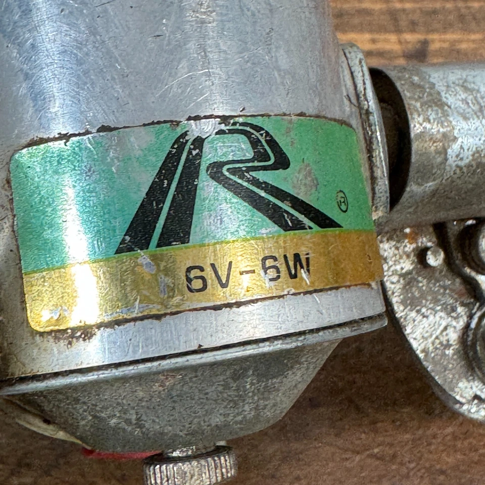 Abrazadera de luz de cabeza de lámpara generador Raleigh vintage 6v 6w roja redonda años 70 80 Foto 3 de 4