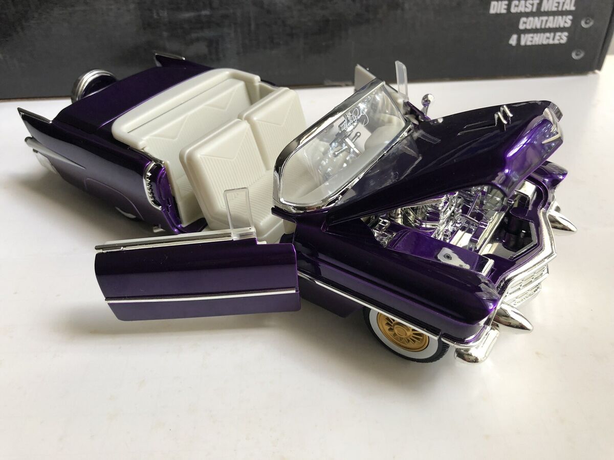 1956 Cadillac Eldorado　ローライダー　ミニカー M&M's 1956 Cadillac Eldorado 1:24 Scale Die-Cast Metal