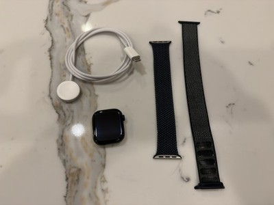 Apple Watch Series 11 42mm Black GPS with Sport Loop and Solo Loop