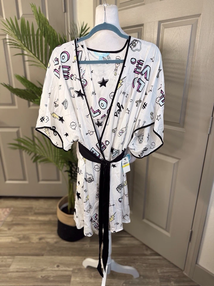 Nuevo con etiquetas Conjunto de camisón y bata azul de Betsy Johnson 2 piezas blanco con estampado gráfico (M) Foto 2 de 4