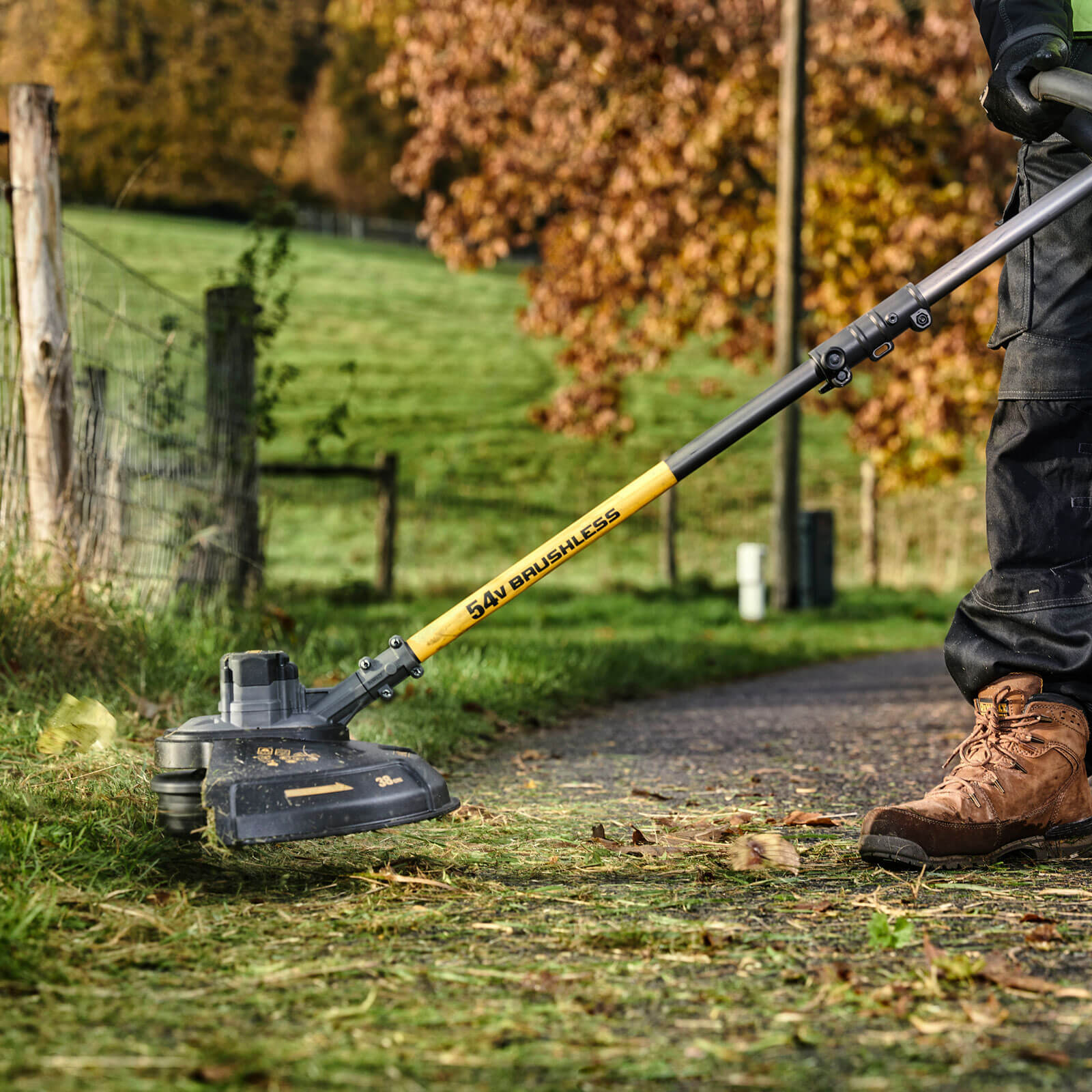 DeWalt DCM571 54v XR Cordless Brushless FLEXVOLT Brush Cutter and Grass