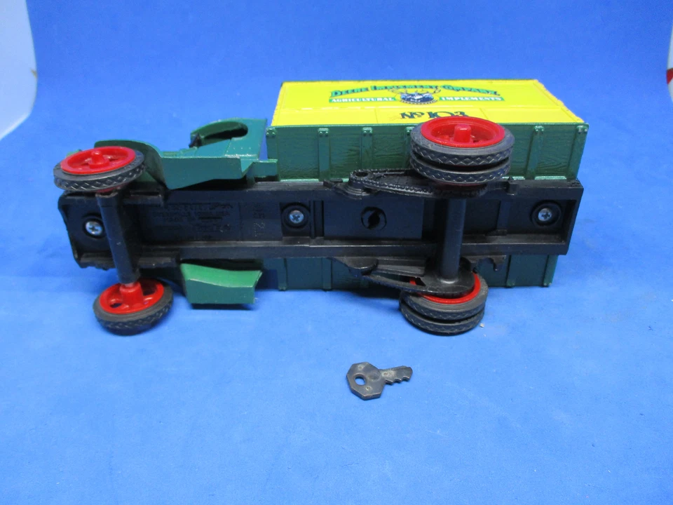 ERTL John Deere 1926 Mack 103 Bulldog Delivery Van 1/38 Scale Diecast w key - Image 4 of 4