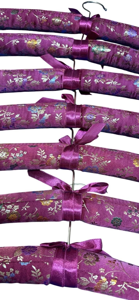 Lote de 7 Perchas de Ropa Acolchadas Satén Shabby Chic Borgoña Armario 15"/16" De Colección Foto 3 de 4