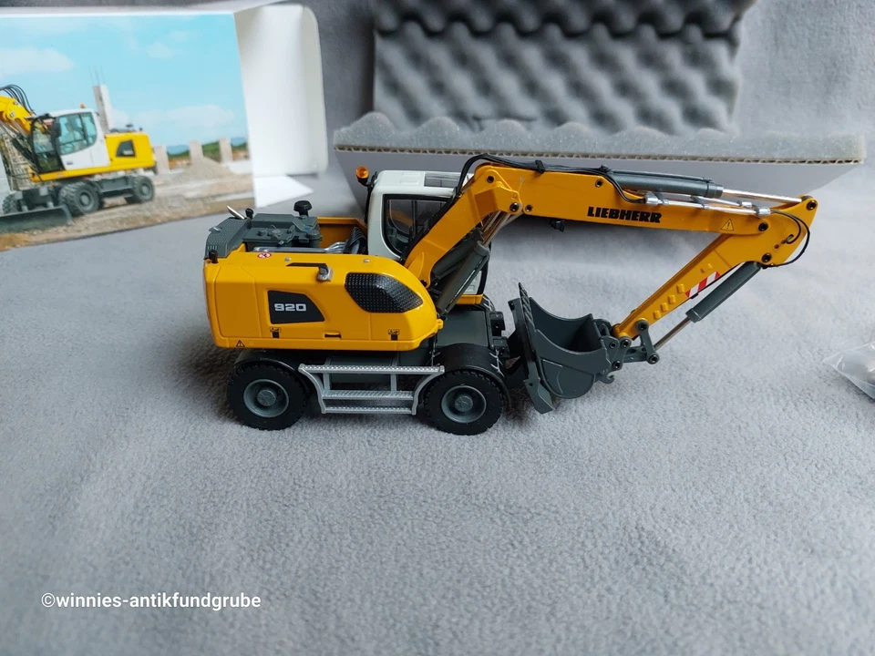 LIEBHERR Hydraulikbagger A920 2216/0 Maßstab 1:50 mit Anbauteilen OVP - Bild 4 von 4