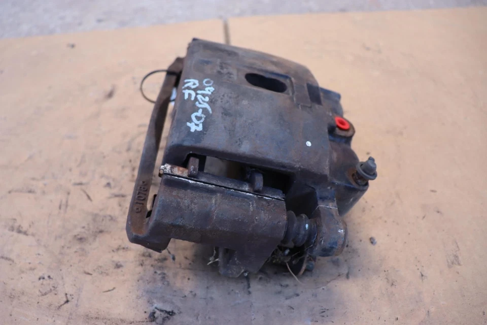 2000-2006 CHEVY TAHOE FRONT RIGHT PASSENGER SIDE BRAKE CALIPER OEM - Image 3 of 4