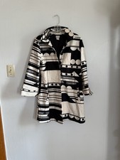 Chicos Linen Blend Lagenlook Topper Jacket. Geometric Black White Print Classic