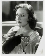 Undated Press Photo Studio Style Image of Actress Joan Crawford Close Up