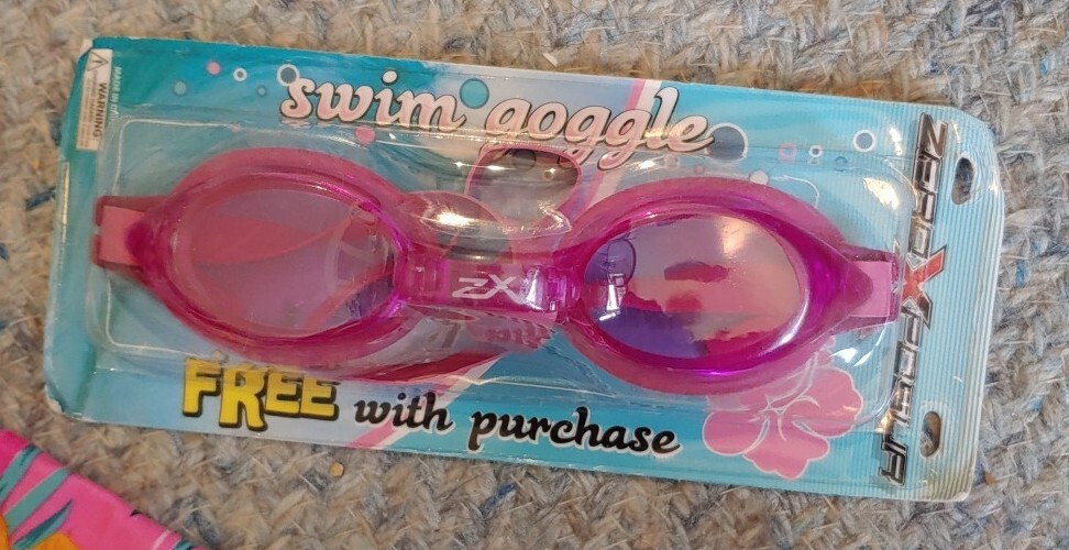 Zero Exposure Girls 3 Pc Swimsuit & Goggles. Rosebud. Size 4. NWT