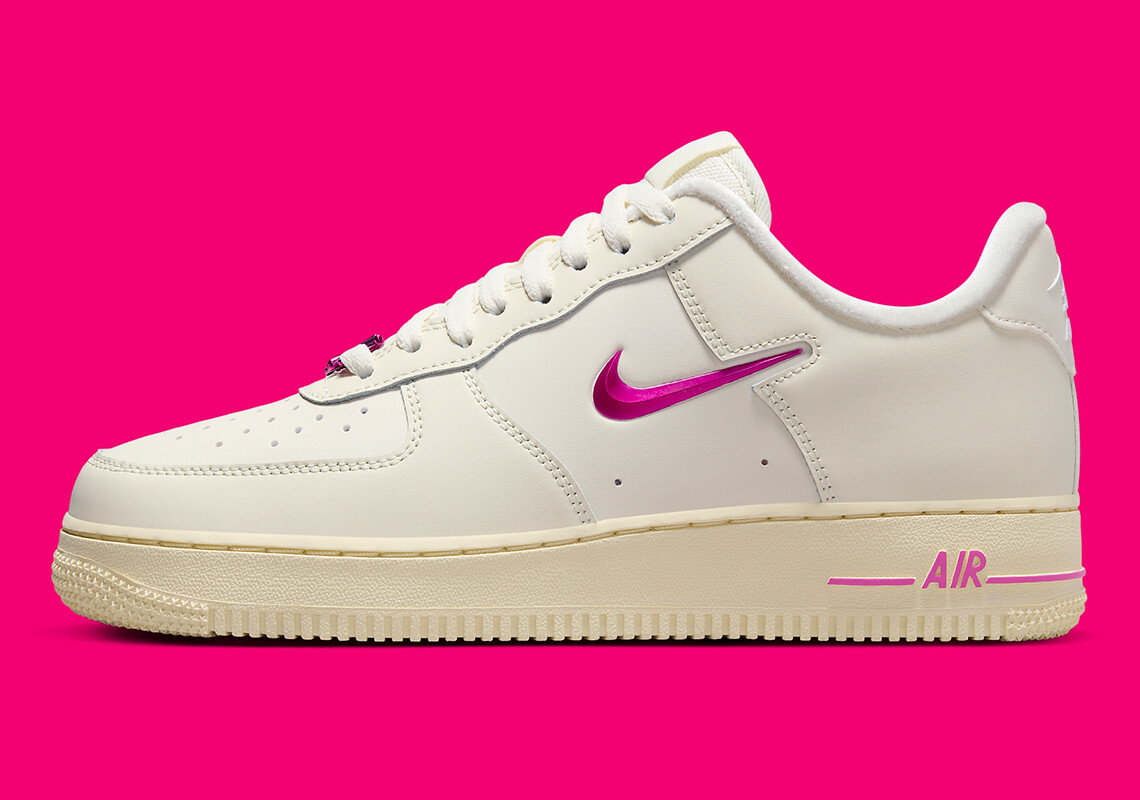Nike Air Force 1 07 SE Low Coconut Milk Pink FB8251-101 sz 12 Women = 10.5 Men