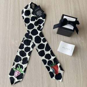 GUCCI Foulard Cravate Fraise Vache Imprimé Unisexe 86cm Longucm Largeur