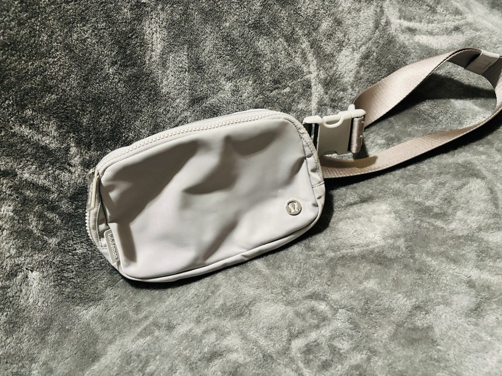 Lululemon Everywhere Belt Bag in Sleek Gray