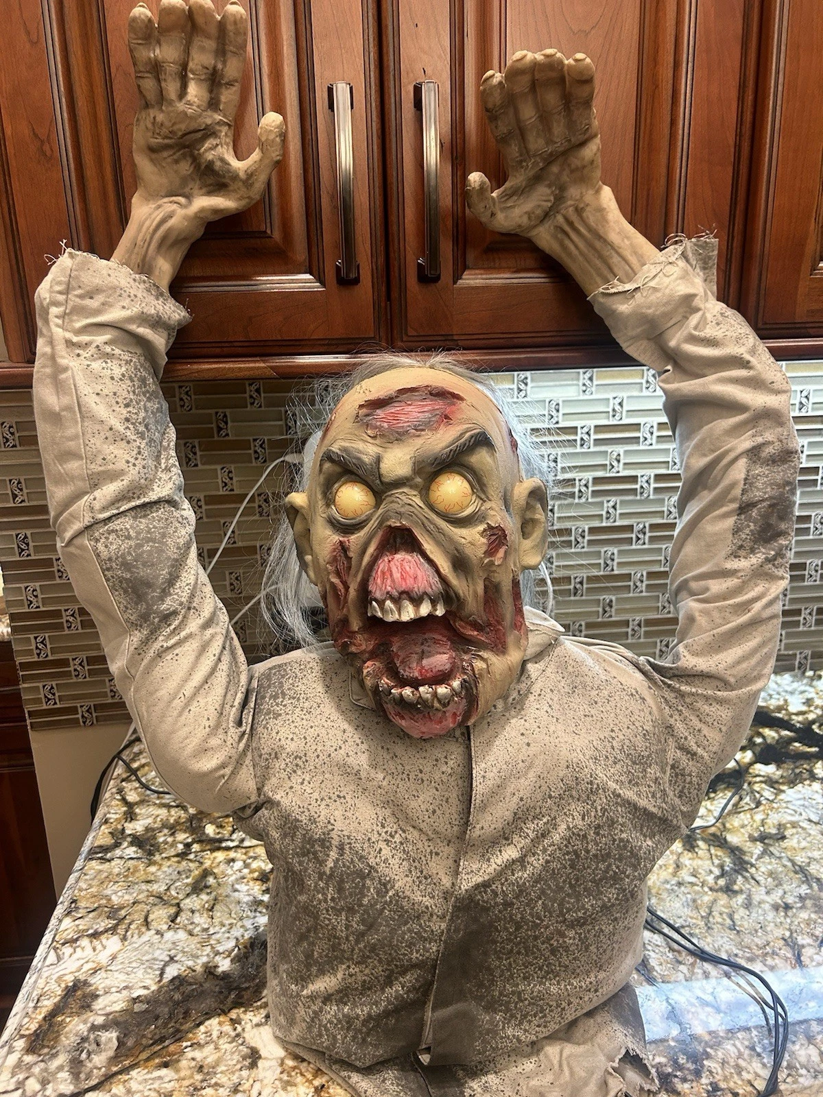 Spirit Halloween Head Banging Zombie Animatronic Mint Condition Fully Working￼