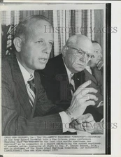 1972 Press Photo Robert F. Froehlke speaks at New Orleans press conference