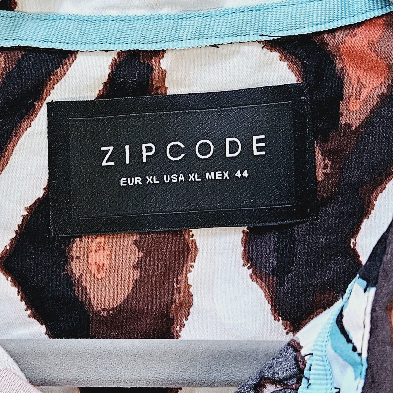 Zipcode Abstract Art Mens Button Down Short Sleev… - image 3