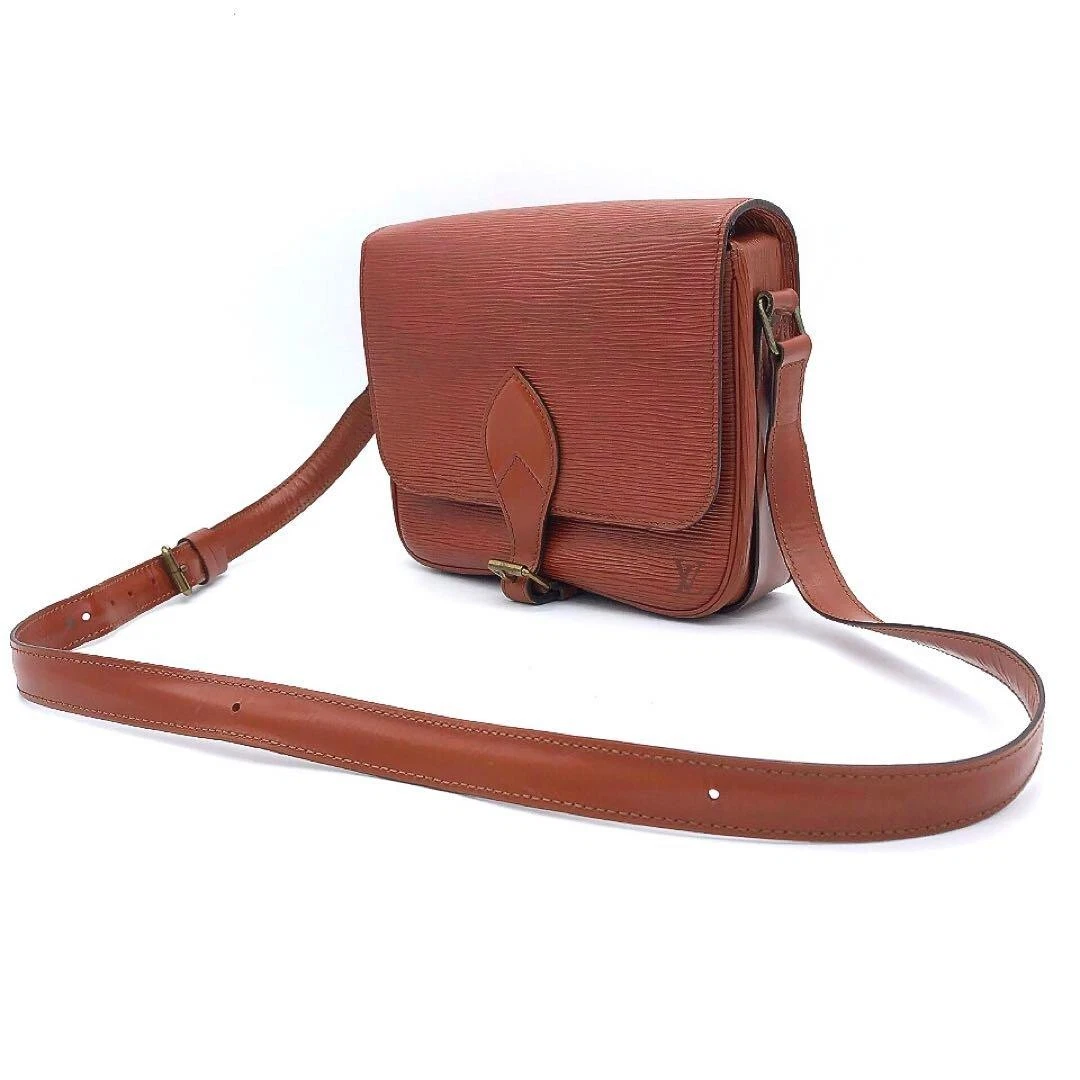 LOUIS VUITTON（LV） Borsa a tracolla Louis Vuitton Cartesier Epi pelle marrone autentica usata