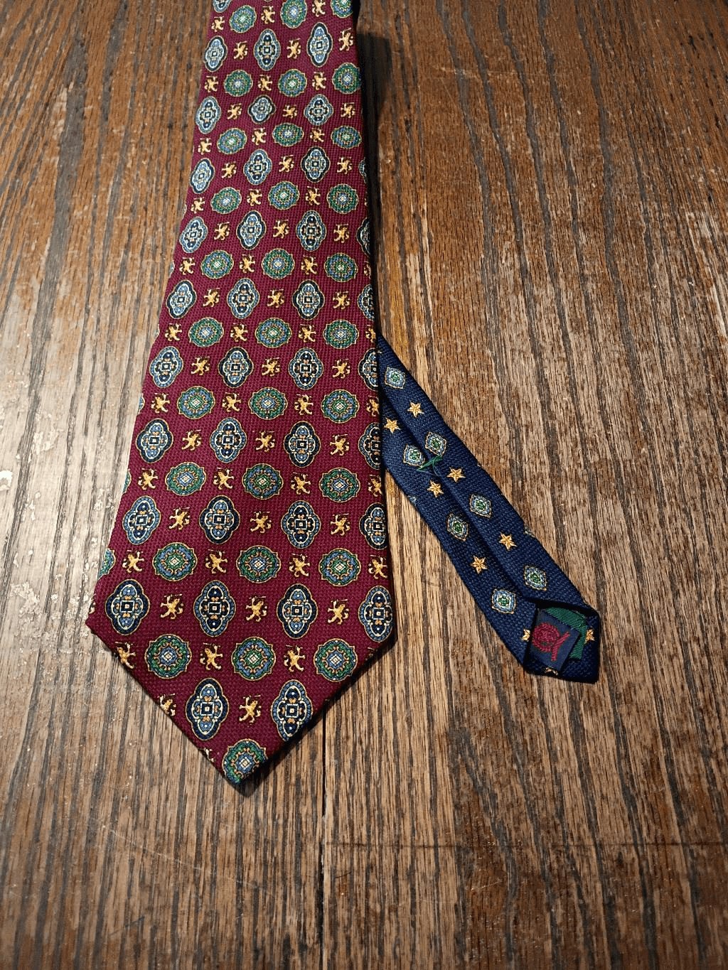 Vintage Tommy Hilfiger Dual Design Burgundy Green Gold Blue 100 Silk Necktie Tie