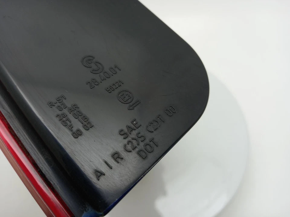 Luz trasera VOLKSWAGEN PASSAT N/S 2000-2005 4 puertas berlina izquierda Foto 4 de 4