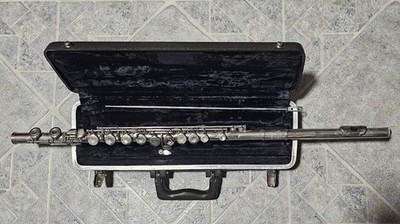 BUNDY Selmer Flute with Hardcase Made in USA