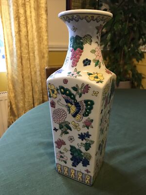 Chinesische große Vase - Blumenranken & Schmetterlinge sehr hübsch & bunt