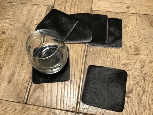 6 Untersetzer aus echtem naturschwarzem Kuhfell quadratisch 9,5cm x 9,5cm - Bild 2 von 2
