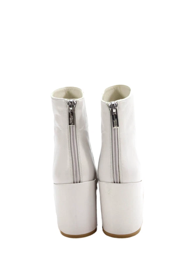 Bota Stuart Weitzman Feminina Texturizada Biqueira Arredondada Zíper Salto Bloco Branca Tamanho 9 - Imagem 3 de 4