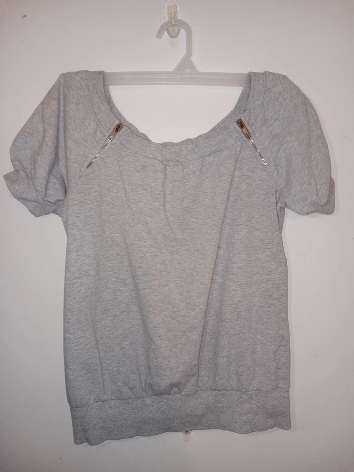 Top mujer Twenty One talla pequeña.  Elegante manga corta con cremalleras delanteras Foto 2 de 4