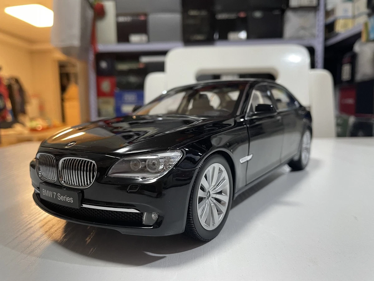 Miniature 1:18 BMW 750 Li F02 Facelift Kyosho, Couleur Shapire Black, Extrêmement Rare