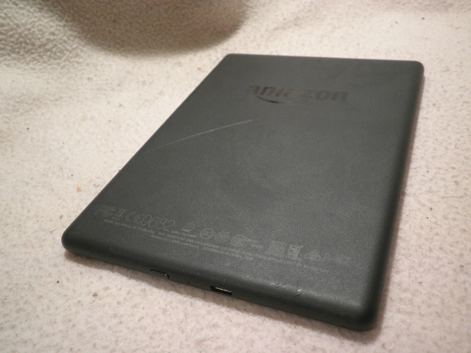 EBOOK KINDLE 8° GEN. NERO 4GB OTTIME CONDIZIONI GENERALI - Immagine 4 di 4