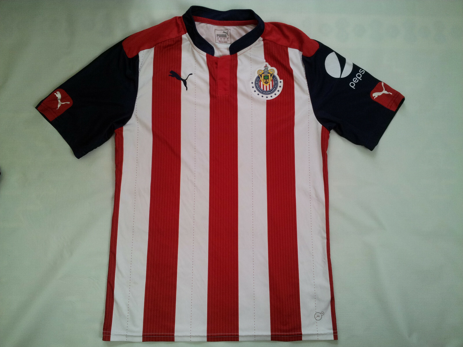 PUMA DRY CELL MADE IN MEXICO CLUB DEPORTIVO GUADALAJARA SOCCER JERSEY IN SIZE L
