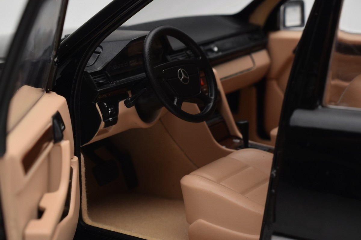 未開封 Mercedes-Benz 500 E 限定モデル 未開封 Mercedes-Benz 500 E 限定モデル 未開封 Mercedes-Benz