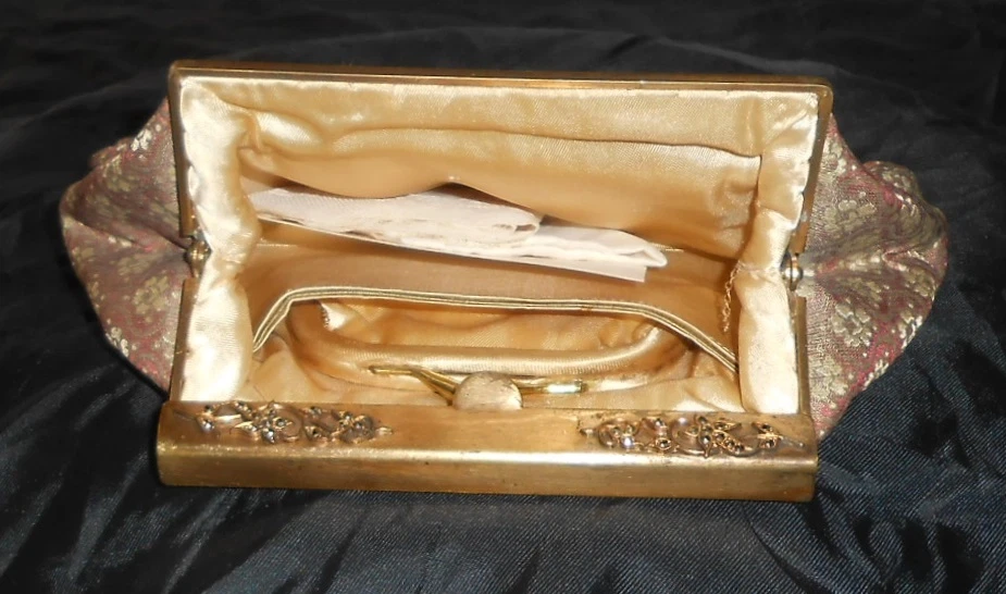 EVENING BAG, FLOWERED CANVAS, VINTAGE 1930'S W/COIN PURSE & LACE HANKY, NICE! - Image 3 of 4