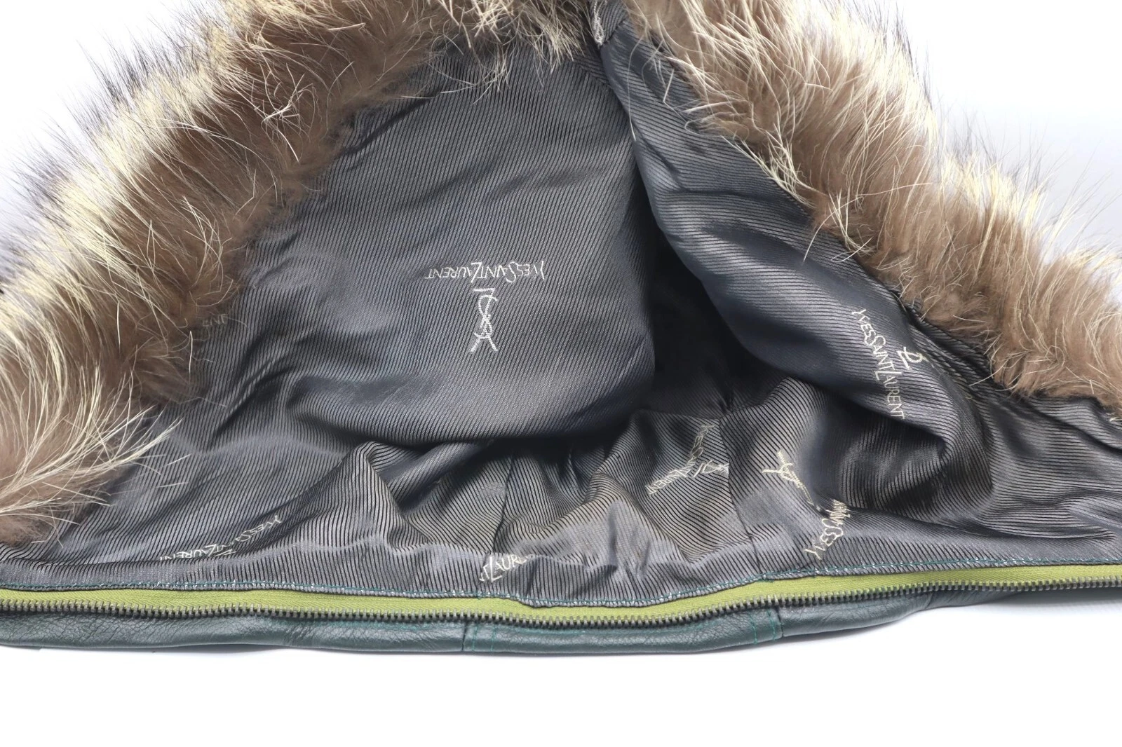 SAINT LAURENT (YSL) Cappuccio Yves Saint Laurent pelle verde bordo pelliccia attacco logo fodera rimovibile