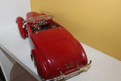 BOXED ERTL AMERICAN MUSCLE 1937 CORD 812 CONVERTIBLE 1/18 (MJ) - Picture 3 of 5