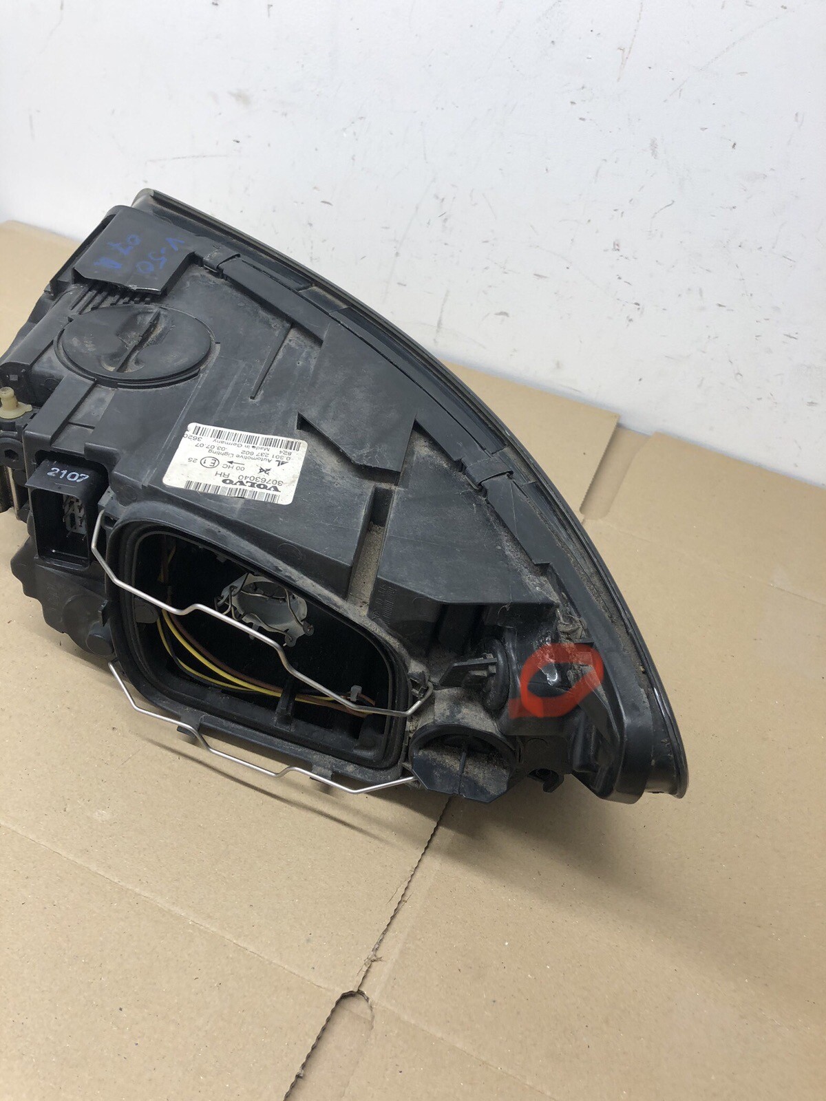2008 Volvo V50 Headlight Headlamp Right O/s 30763040 Halogen for 