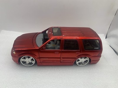 Jada Dub City 2003 Red Lincoln Navigator Diecast 1/24 Scale