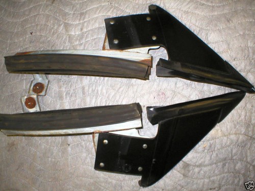 1984 92 CAMARO FIREBIRD DOOR WINDOW GUIDE BLACK WEATHERSTRIP CORNER FRONT SEAL