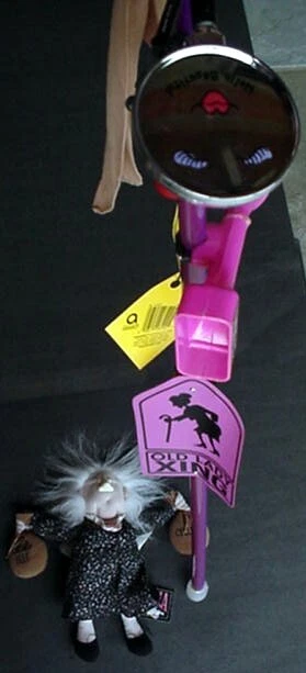 Muñeca Prunella Wrinkle Fairy y bastón humorístico Old Lady Foto 2 de 4