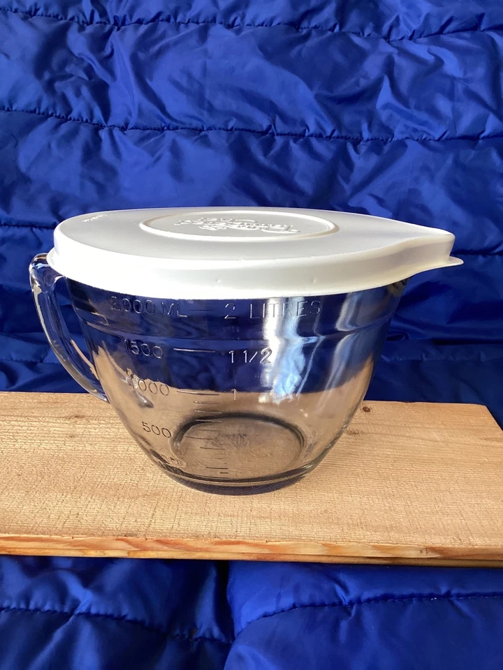 Pampered Chef USA 8 Cups 2 Quarts 2000 ML 2 Litres Glass Measuring Cup with Lid - Image 3 of 4