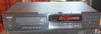 TEAC PD-480   CD Player