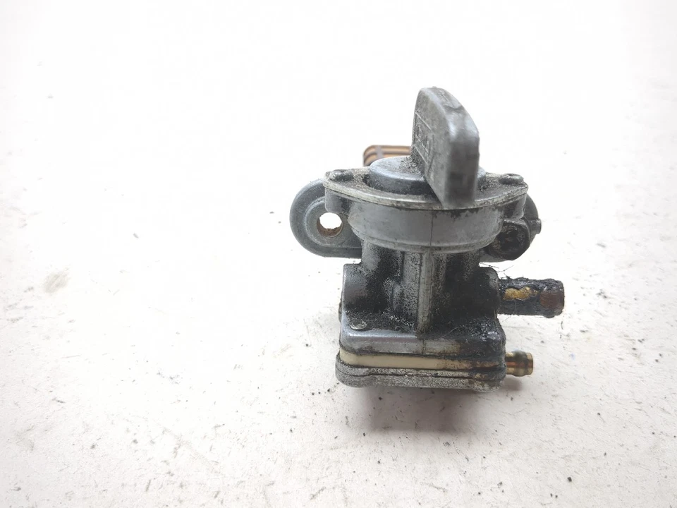 86-06 Kawasaki Concours ZG1000 Petcock Gas Combustible Apagado B Foto 4 de 4