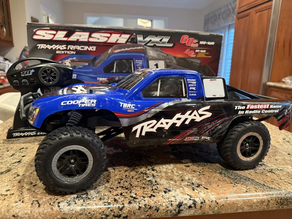 Traxxas Slash VXL 1/10 RTR  Brushless Short Course Truck Blue Model 58076-3 - Image 3 of 4