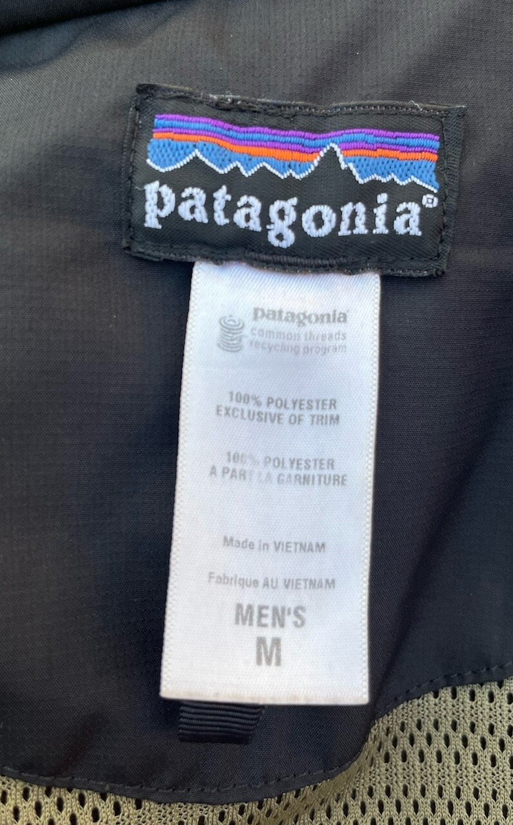 Patagonia Eco Rain Shell Black Full-Zip Hooded Mesh Lined Patagonia Eco Rain Shell Black Full-Zip Hooded Mesh Lined