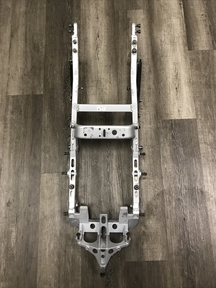 YAMAHA FJR1300 2003-2005, CUADRO TRASERO SUB BASTIDOR PARTE # 5JW-21190-00-00 Foto 2 de 4