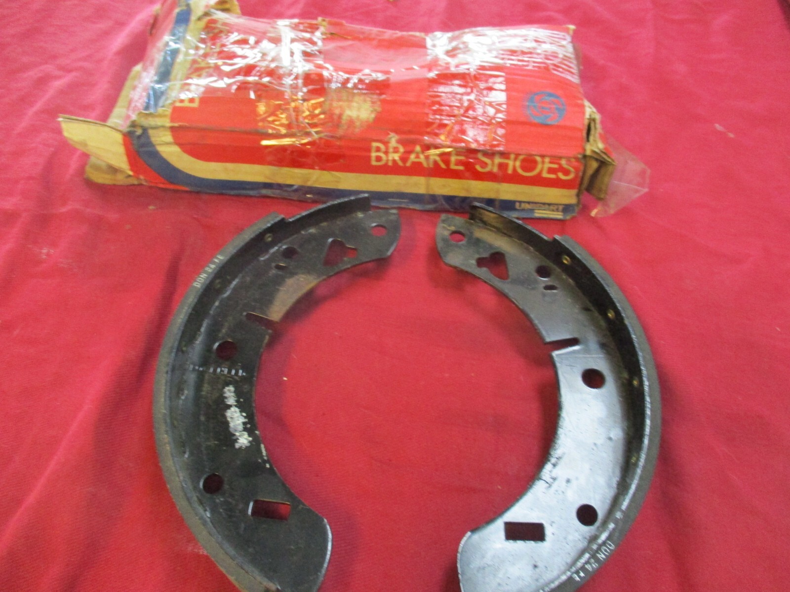 MGB rear brake shoes GBS520 riveted brake shoes for one side. NOS
