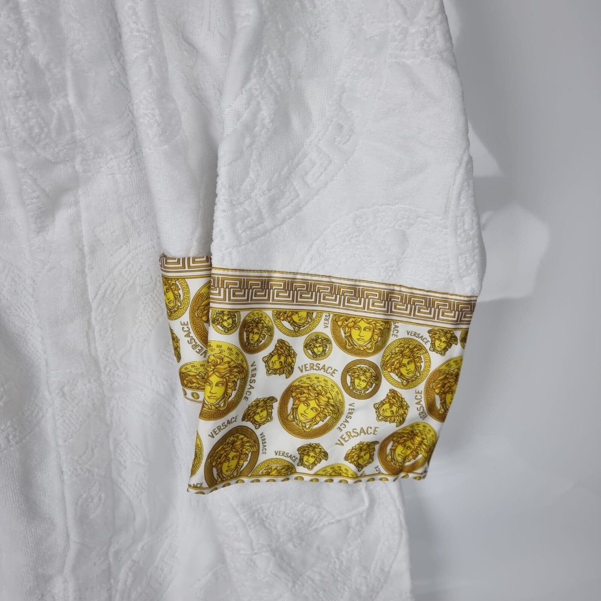 【送料&関税込】Versace White Bathrobe With Baroque Pattern I ♡ Baroque Short Bathrobe White | VERSACE US