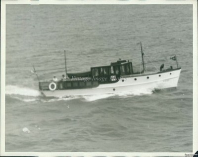 1929 Couple Enjoy Trip Aboard Cabin Cruiser In Rough Waters Boats Photo 8x10