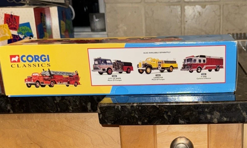 Воздушная лестница пожарная машина CORGI WILKES-BARRE Mack B - Изображение 3 из 4