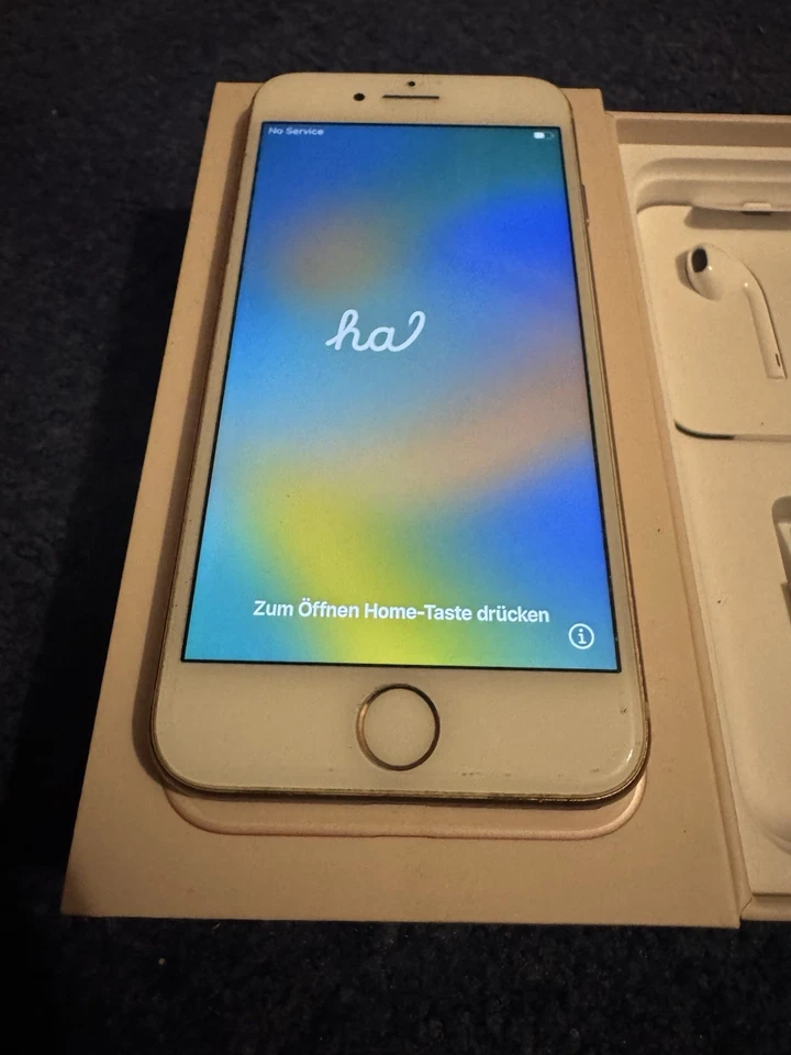 Apple iPhone 8, Gold, 64GB, Unlocked - Very Good Condition (With Box) - Image 2 of 4